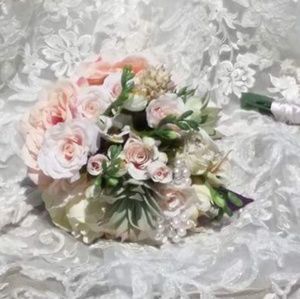 Wedding Bouquet & boutneer
